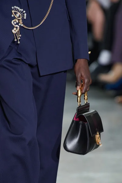 Look 60